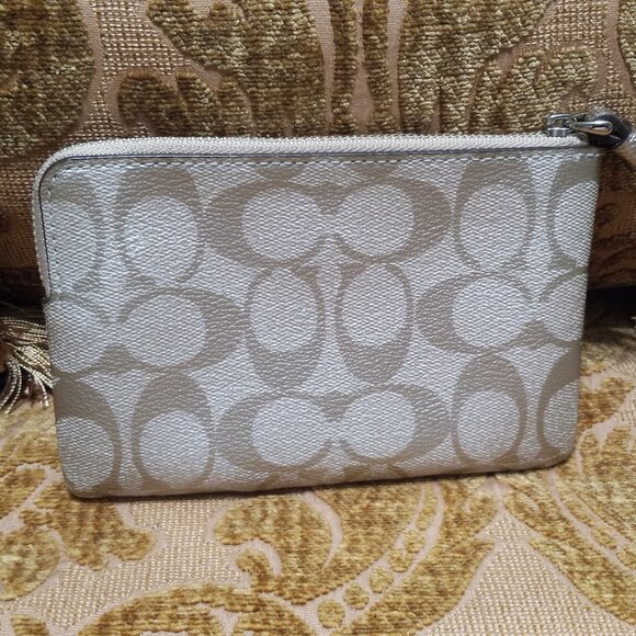 💲💲💲SALE‼️🎉Coach Wristlet Wallet Platinum Gold Mono Leather - Picture 7 of 8